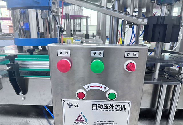 Аерозоль-Can-Uter-cap-capping-machine33