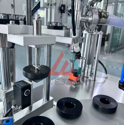 Машина для наповнення та запаювання труб